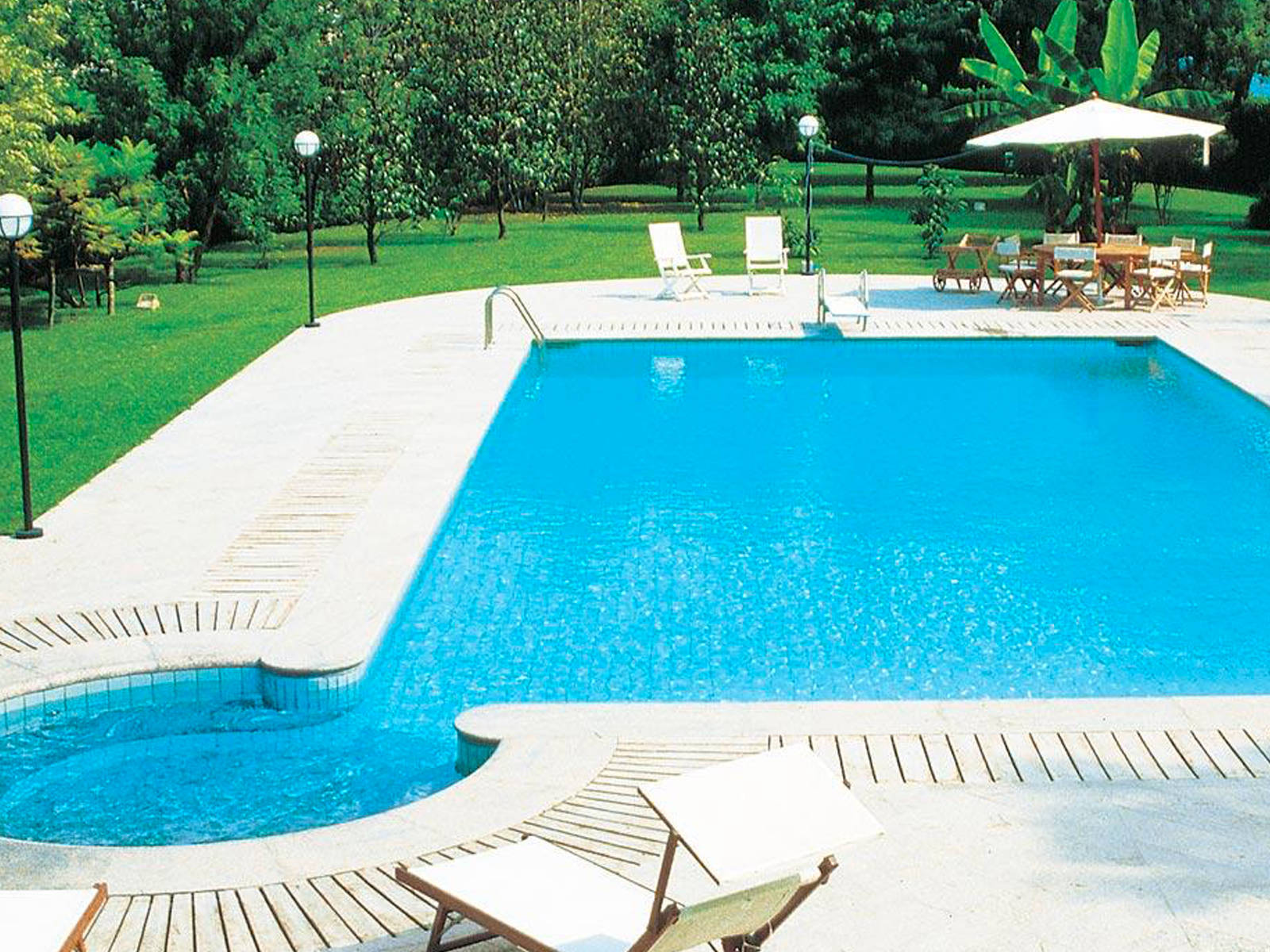 Piscina con idromassaggio